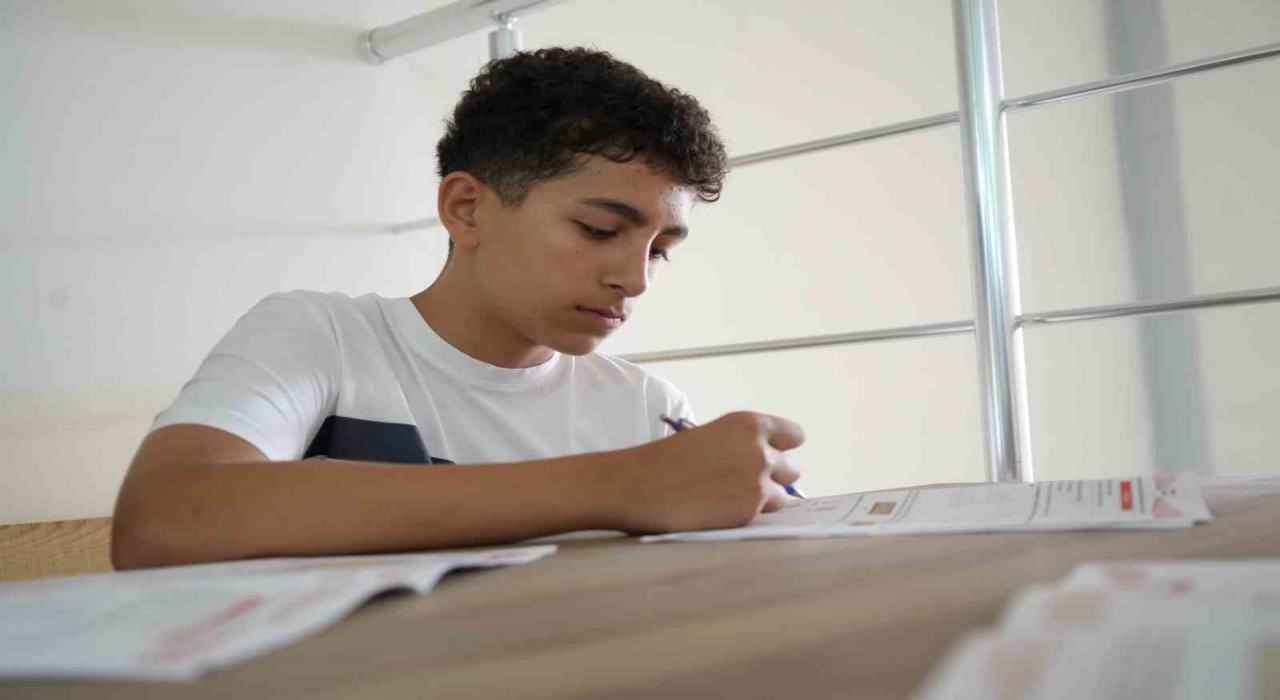 Azimli ve disiplinli çalışma başarıyı getirdi: Bayburt LGS birincisi çocukluk hayaline adım adım ilerliyor