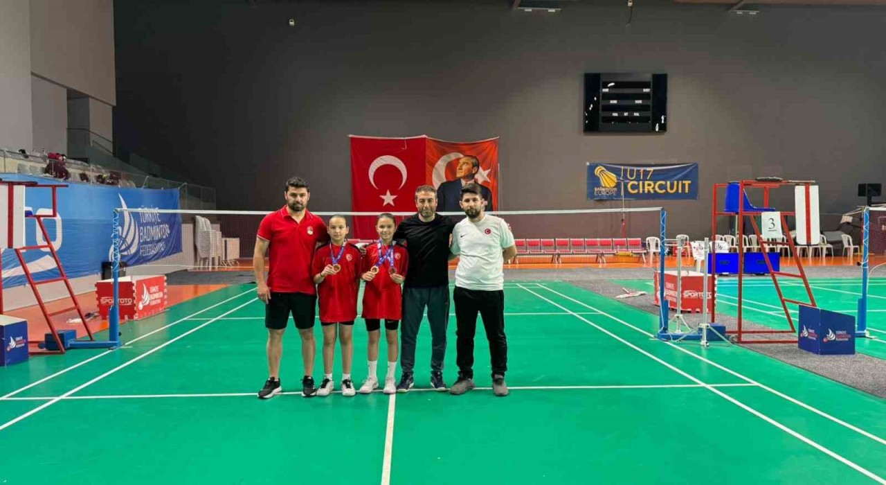 Badmintonda Kayseriye iki madalya