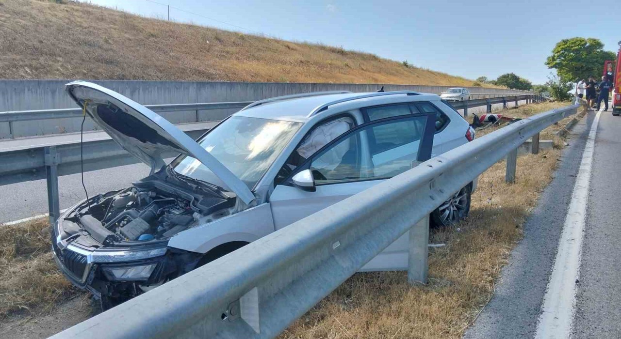 Bafrada kaza: Otomobilden yara almadan çıktılar