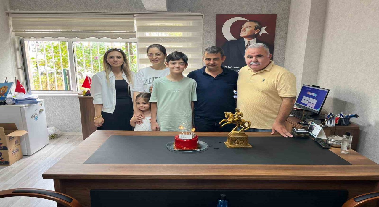 Bafrada LGS Türkiye birincisine pastalı kutlama