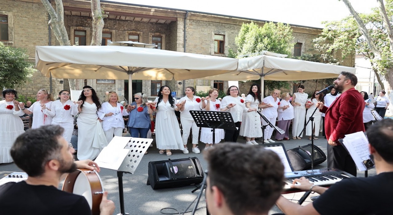 Bağcılar Belediyesi Türk Halk Müziği Korosundan Darülacezede anlamlı konser