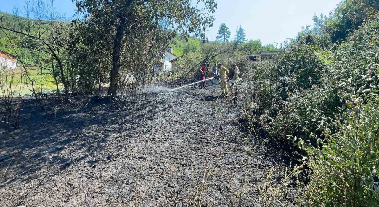 Bahçeye atılan kırık şişe yangına neden oldu
