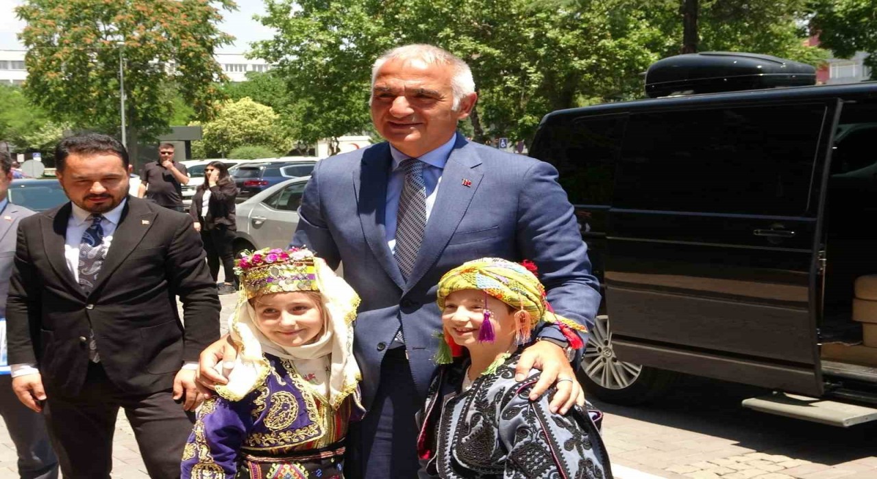 Bakan Ersoy, Ulubey Kanyonu ve Blaundus Antik Kentini ziyaret etti