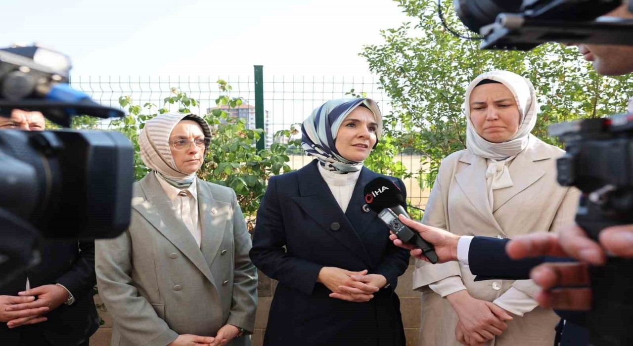 Bakan Göktaş: Şehitlerimizin ailelerini ziyaret ettik. Terörsüz Türkiye hiçbir şekilde onlarsız bir süreç değil, onlarla beraber ilerlettiğimiz bir süreç