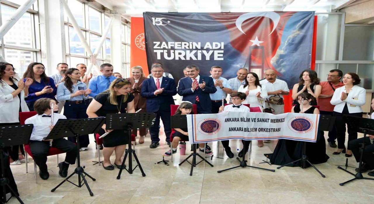 Bakan Tekin: ‘LGSden pis koku geliyor diyorlar, o koku CHPli belediyelerin rüşvetle yargılandıkları sürecin içerisinden geliyor