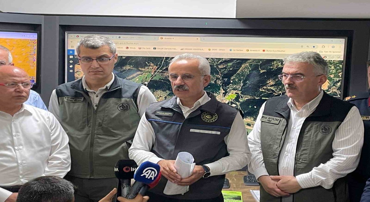 Bakan Uraloğlu: 2 mahallemiz boşaltıldı. Yangından dolayı yaralanan hiç kimse yok