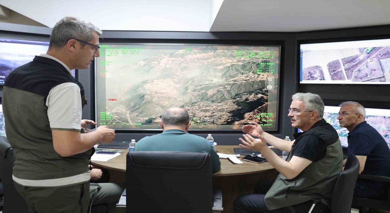 Bakan Yardımcısı ve Bursa protokolü orman yangınlarını yakından takip ediyor