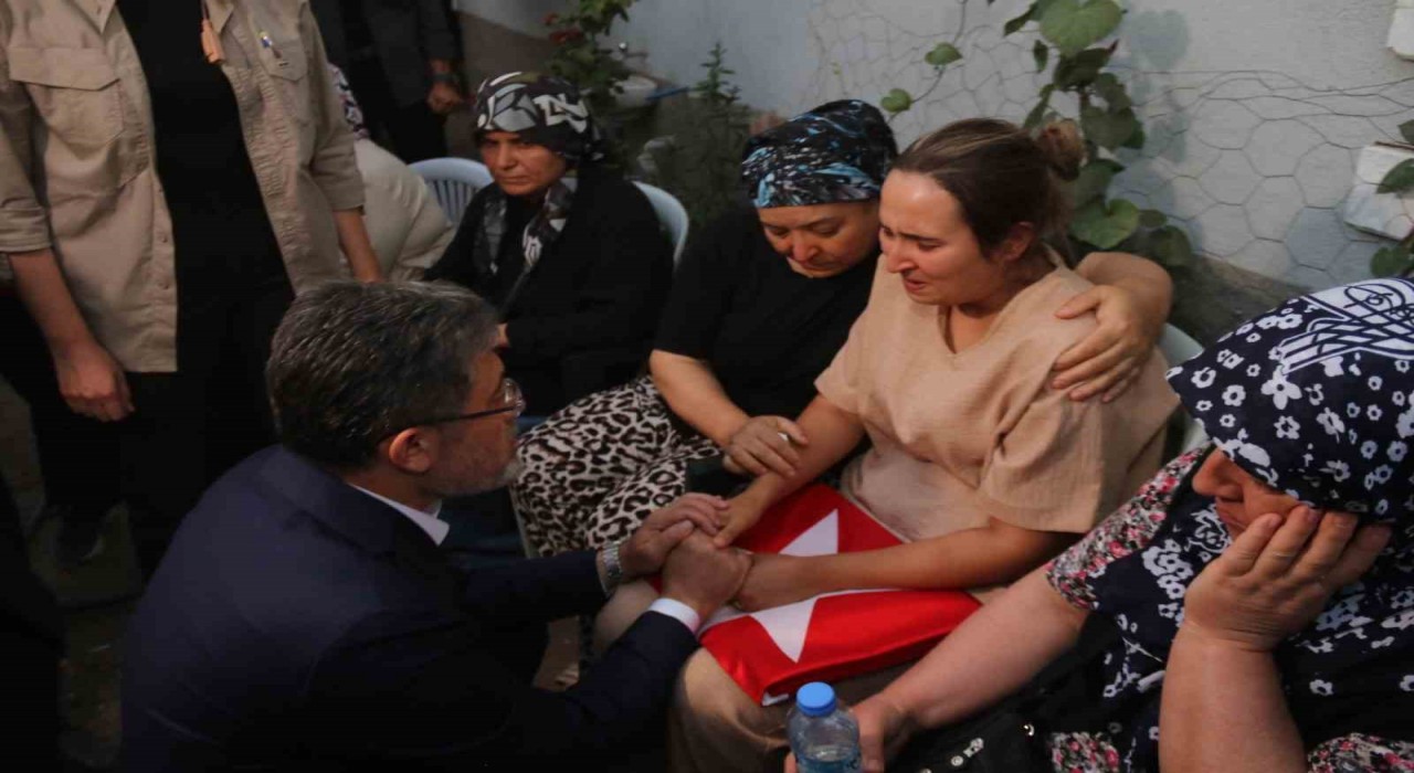 Bakan Yumaklıdan şehit ailesine taziye ziyareti