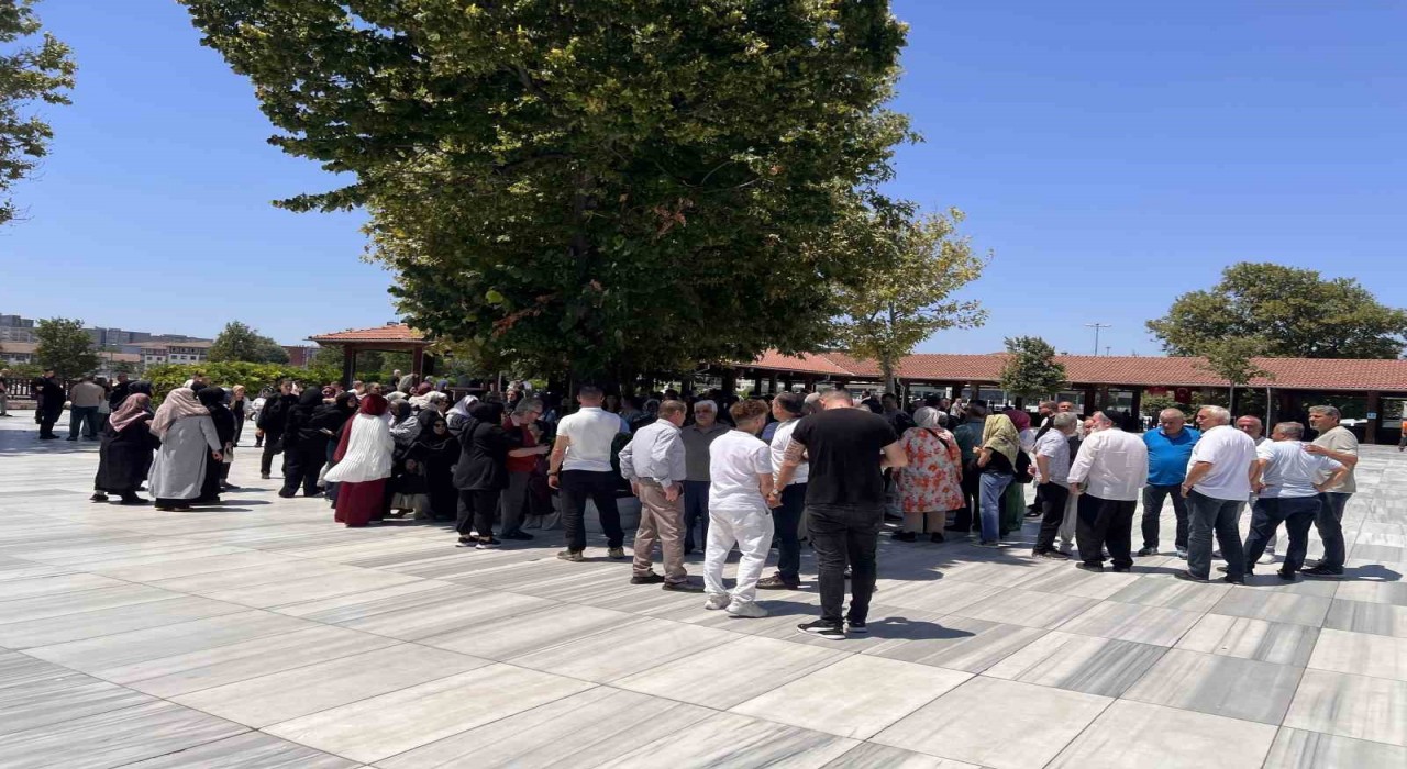 Bakan Yumaklının kayınvalidesi son yolculuğuna uğurlandı