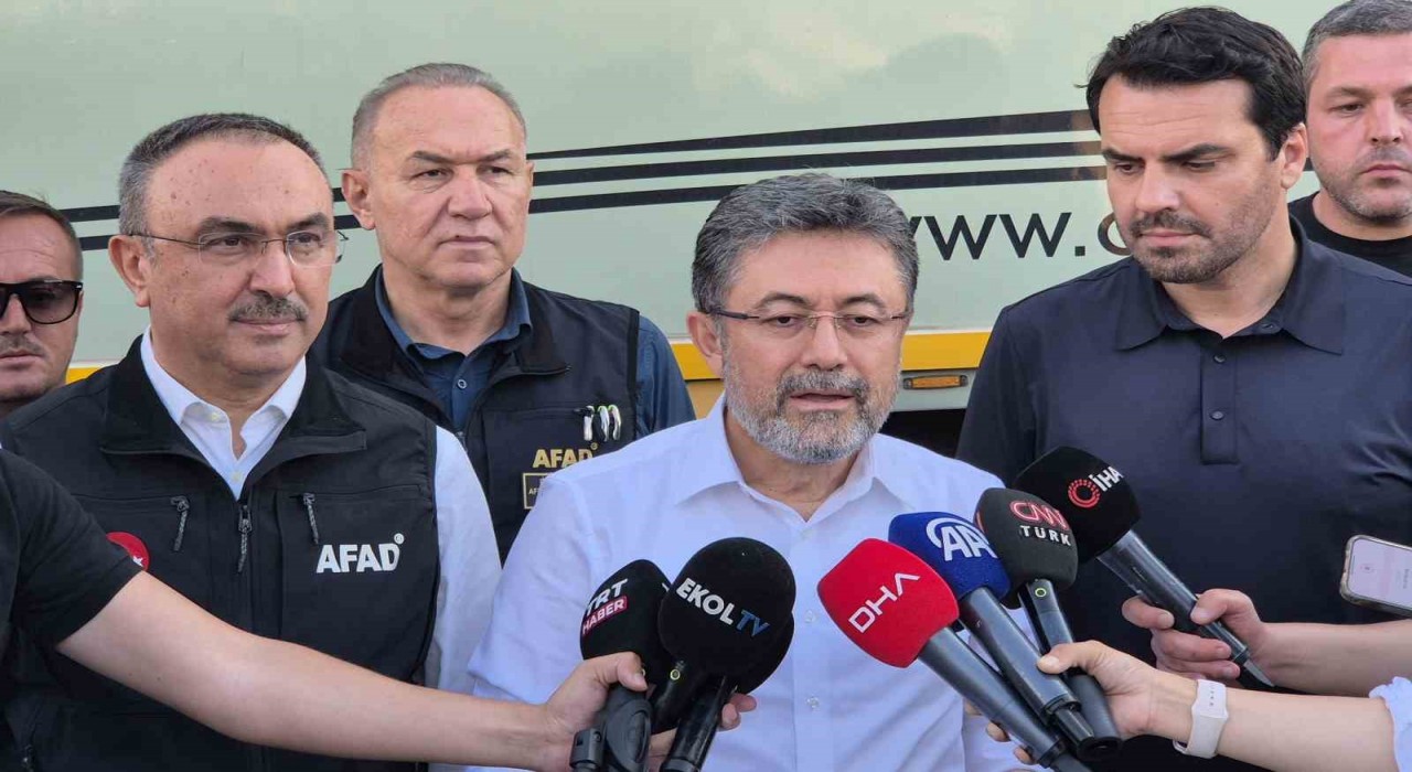 Bakanı Yumaklı: Şarköydeki yangında 22 kişi yangında hastanelik oldu, bin 320 kişi tahliye edildi