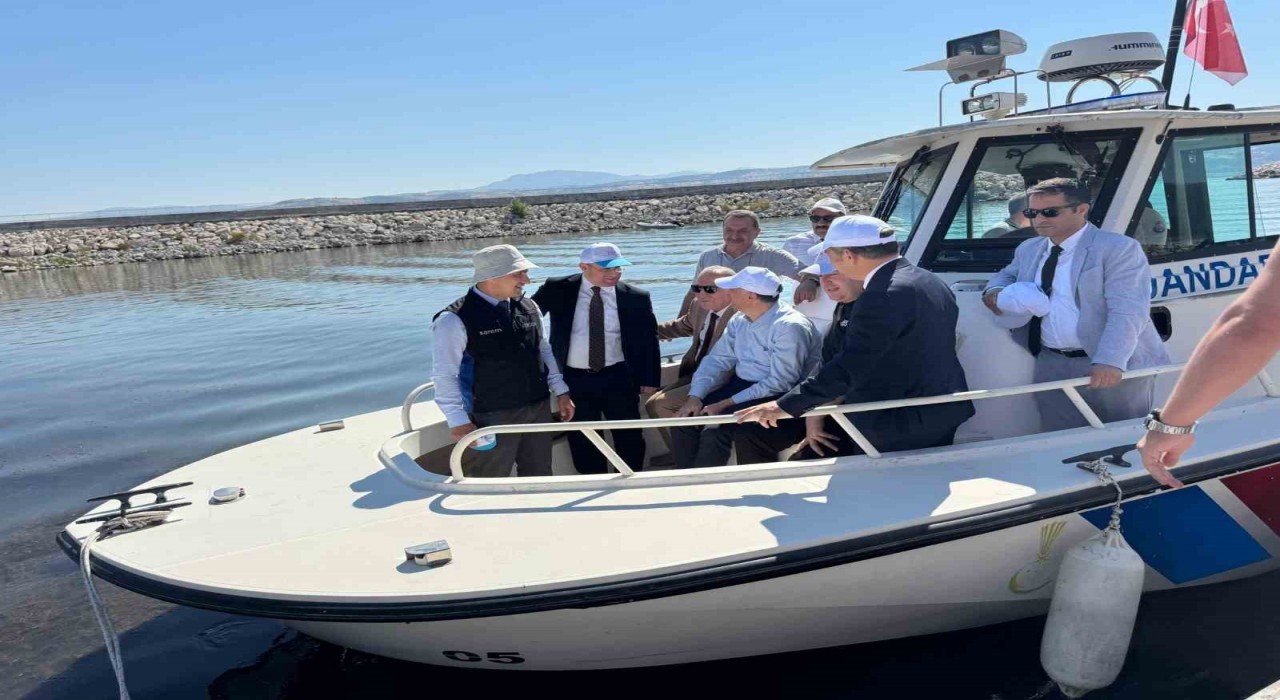 Bakanlık heyeti, Eğirdir Gölünde çevre sorunlarını yerinde inceledi