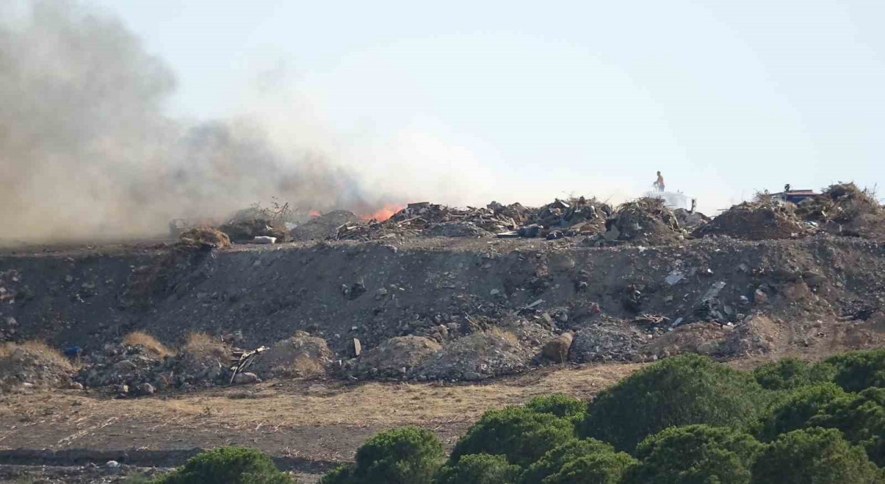 Balıkesirde çöp depolama tesisinde yangın