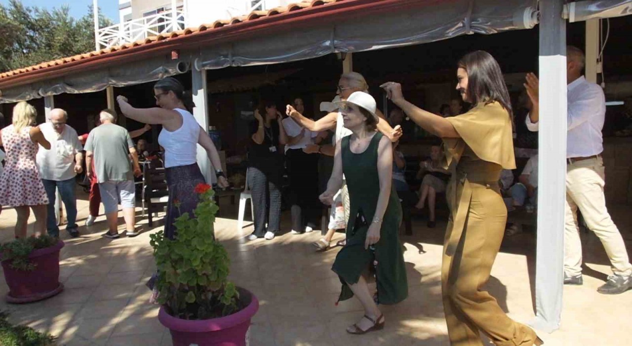 Balıkesirde huzurevi sakinleri için eğlence düzenlendi