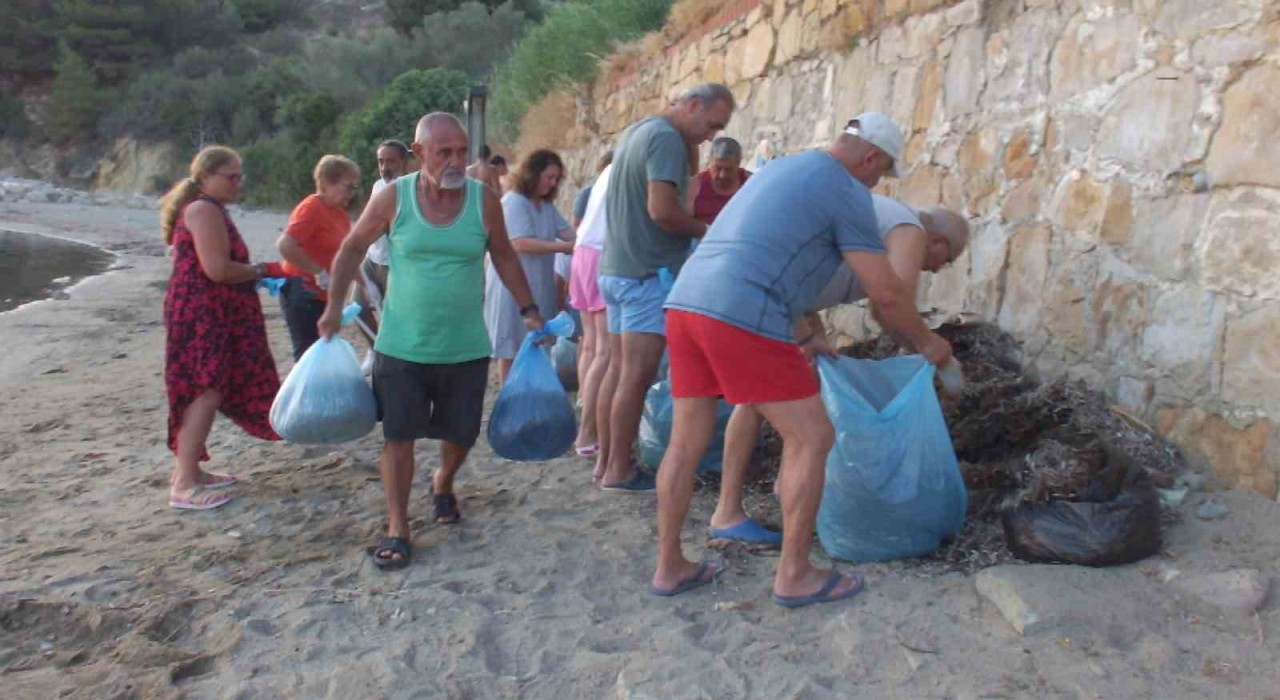Balıkesirde vatandaşlar sahil temizliği için imece yaptı