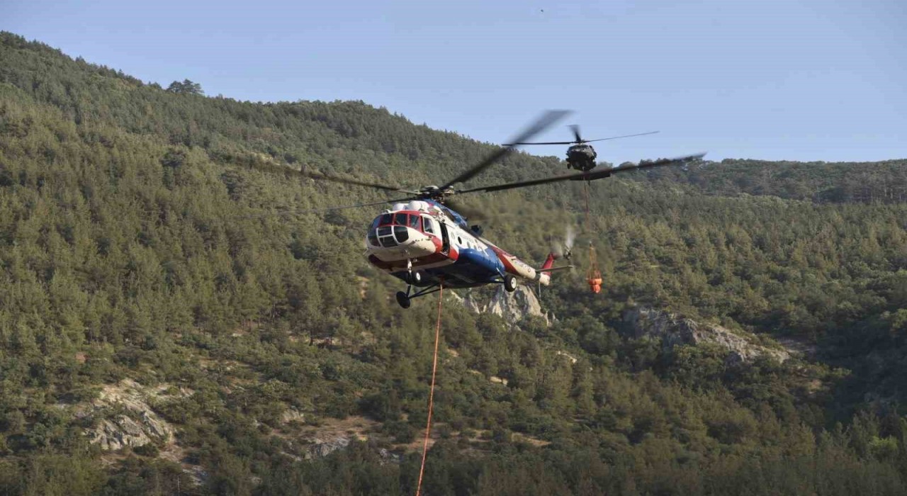 Balıkesirde yangına müdahale sürüyor