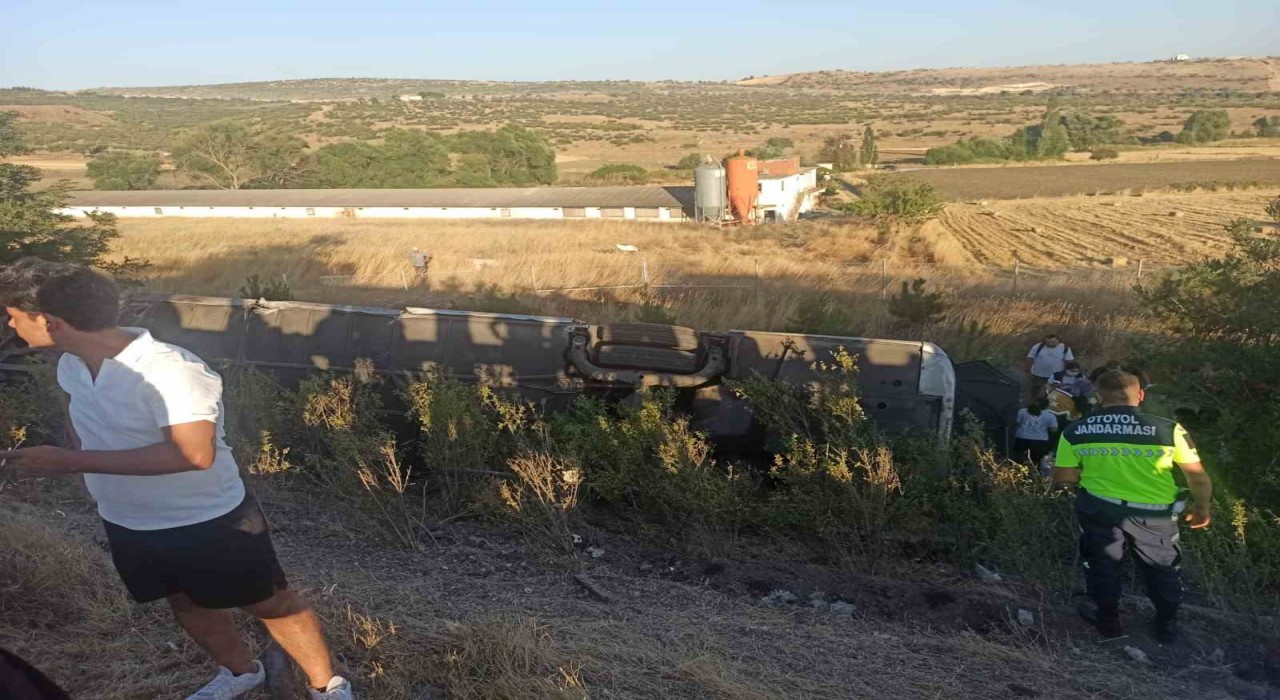 Balıkesirde yolcu otobüsü devrildi: 1i ağır 27 yaralı