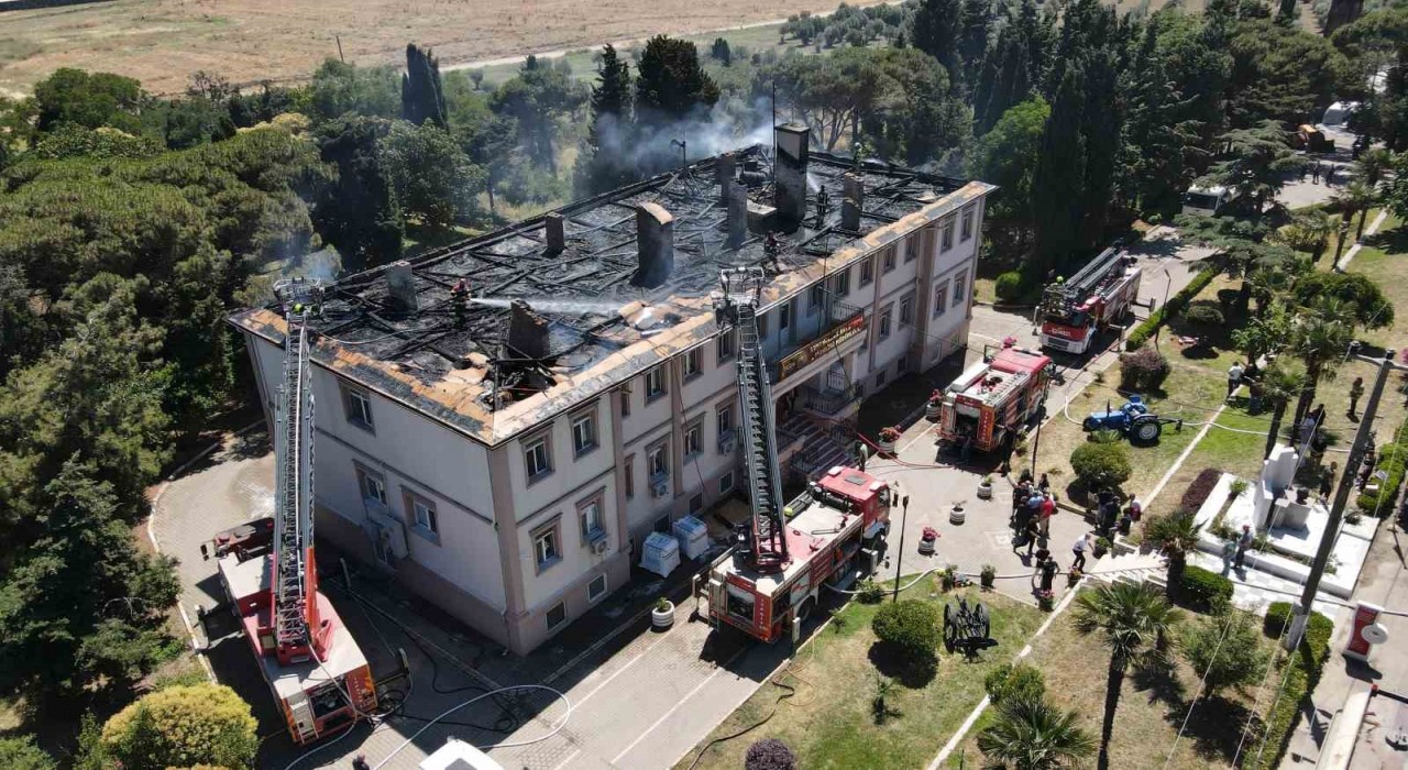 Bandırmada Koyunculuk Araştırma Enstitüsünün çatısında yangın paniği