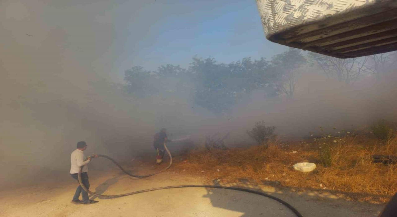 Bandırmada otluk alanda çıkan yangın kontrol altına alındı