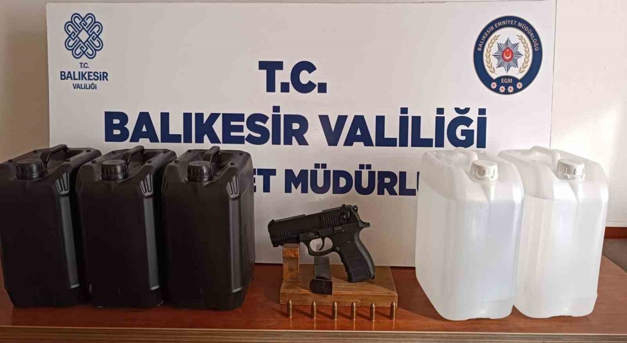 Bandırmada ruhsatsız silah ve etil alkol ele geçirildi