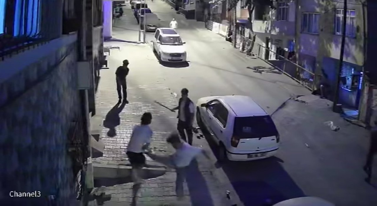 Başakşehirde taşlı-sopalı kavga: O anlar kamerada