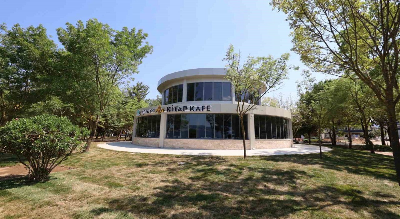 Başiskele Sahiline kitap kafe açıldı