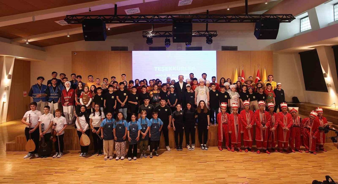 Başkan Altay gençlere yönelik faaliyetleri ve Yaz Seninle Güzel etkinliklerini anlattı