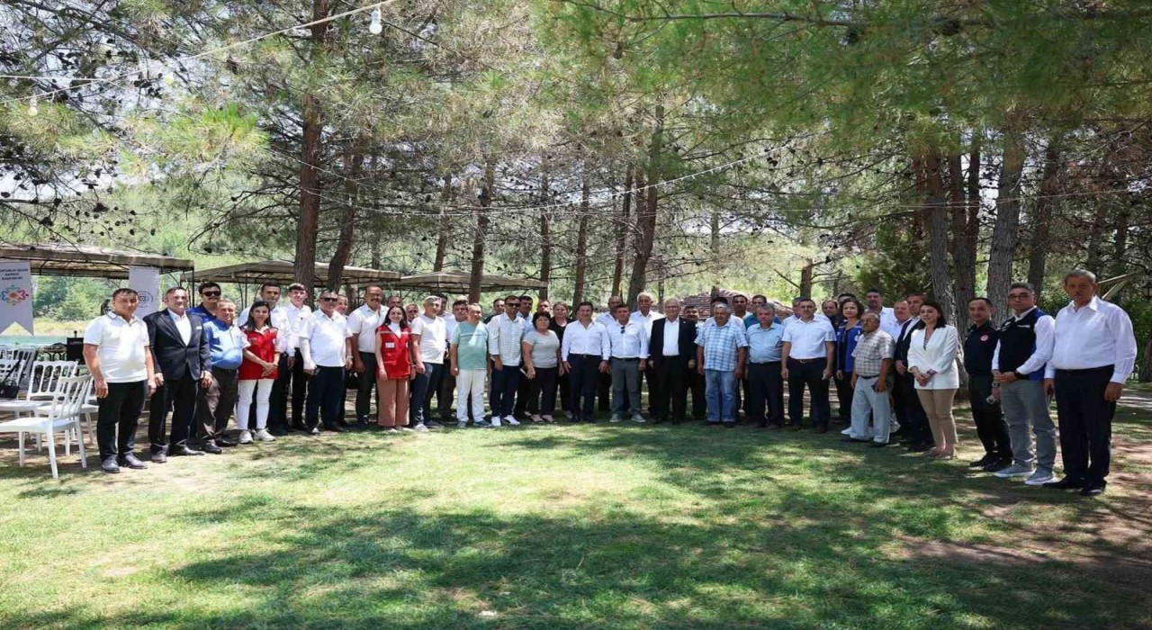 Başkan Aras Ulada muhtarlar ve STKları dinledi