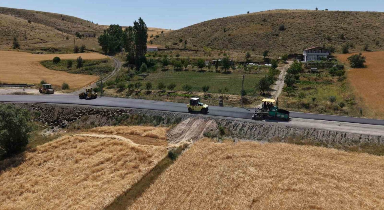 Başkan Büyükkılıç: 3 mahalleyi bağlayan grup yola 107 milyon TLlik yatırım yaptık