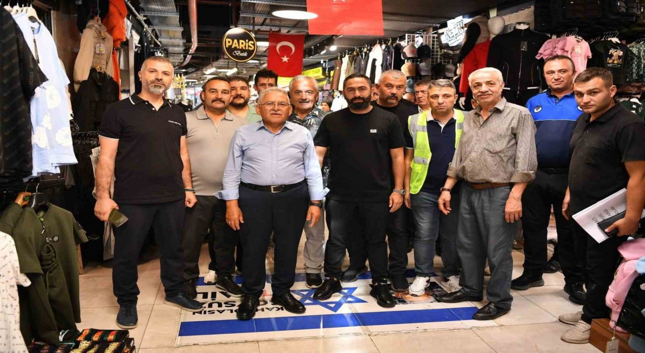 Başkan Büyükkılıç: Bazı bayraklar ayaklar altında ezilmeyi hak eder