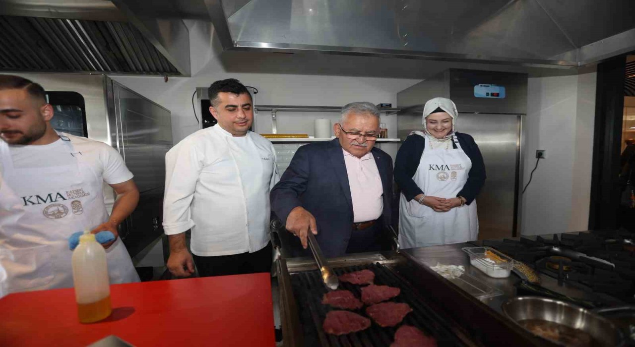Başkan Büyükkılıç, Mutfak Sanatları Merkezinde Workshop etkinliklerine katıldı