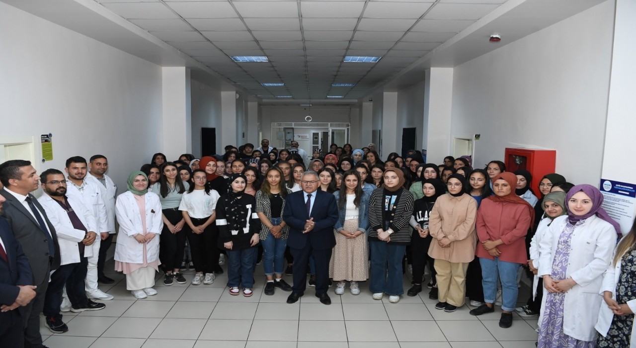 Başkan Büyükkılıç, üniversite adaylarını Kayseriye davet etti
