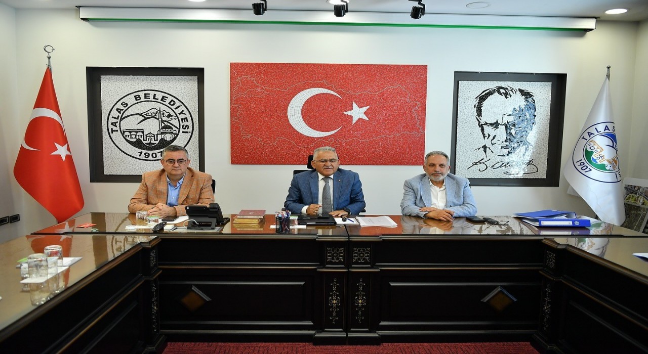 Başkan Büyükkılıçtan Talasta hizmet ve yatırım toplantısı