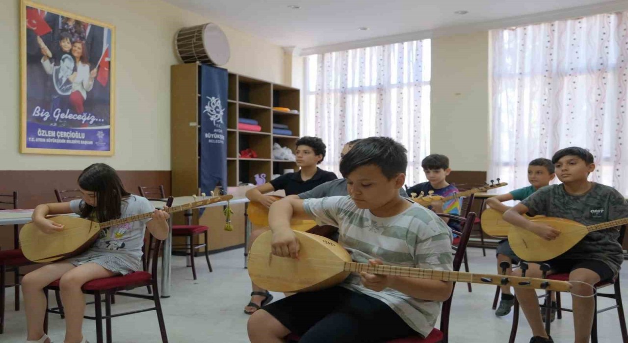 Başkan Çerçioğlundan gençlere kültürel destek