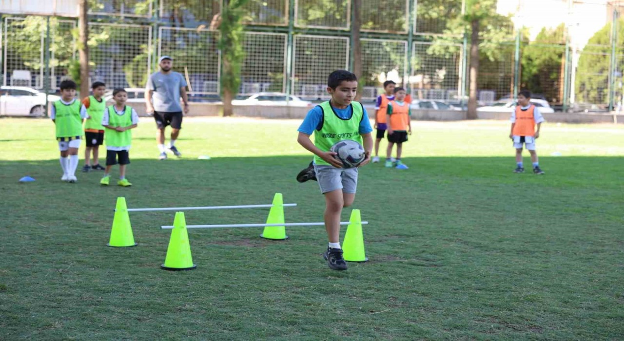 Başkan Çerçioğlunun destekleriyle Aydınlı çocuklar sporla gelişiyor