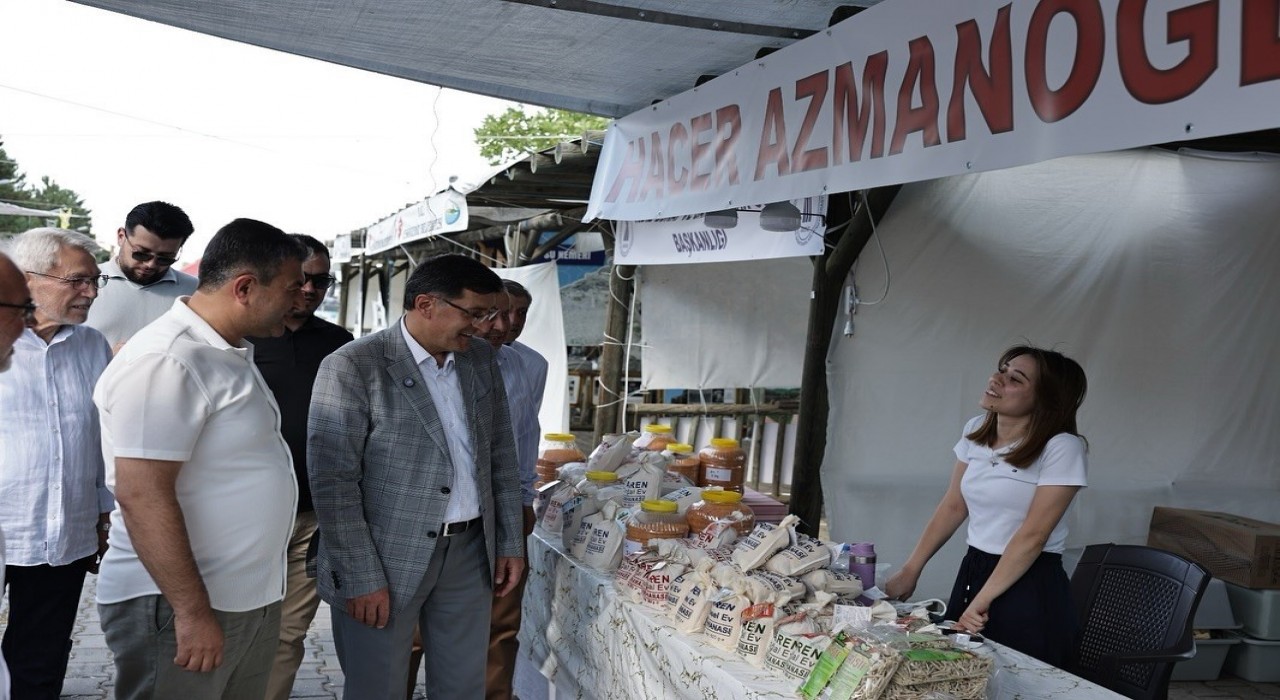 Başkan Kahveci, Gediz Tarhana Festivalinde vatandaşlarla buluştu