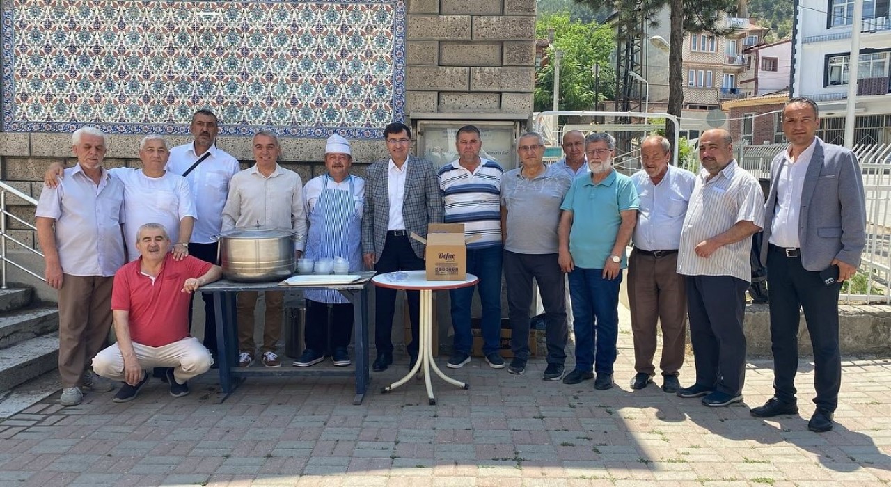 Başkan Kahveci, İstiklal Mahallesindeki aşure etkinliğine katıldı