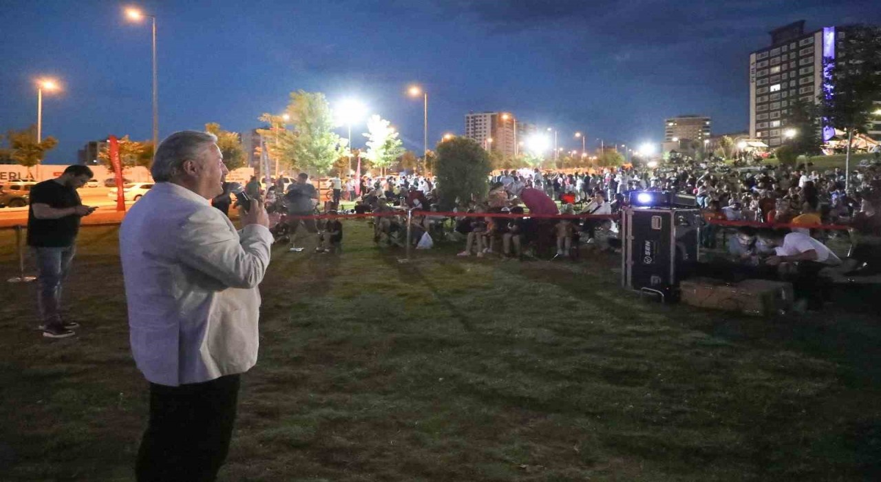 Başkan Palancıoğlu; Sinema Günlerinde vatandaşlarla bir araya geldi