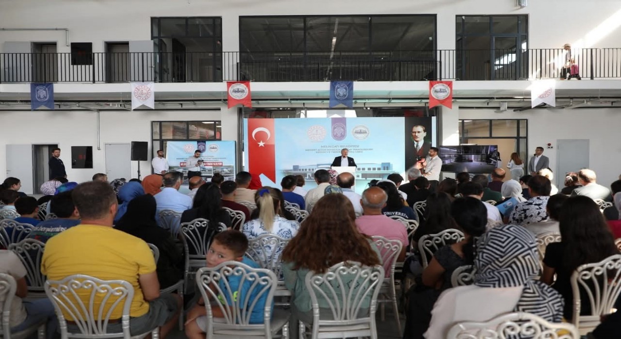 Başkan Palancıoğlunun gerçek olan hayali havacılık lisesi öğrenci ve velilere tanıtıldı