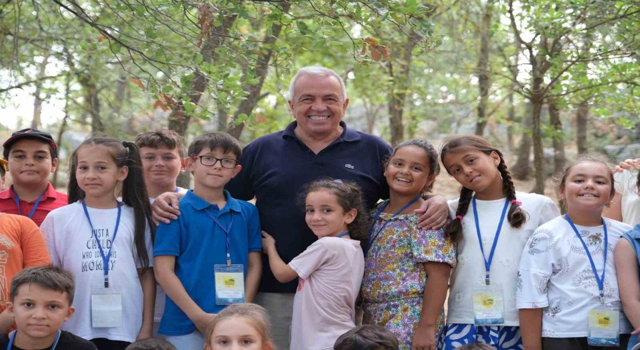 Başkan Şadi Özdemir, Nilüfer Doğa ve Bilim Yaz Okulundaki öğrencilerle buluştu