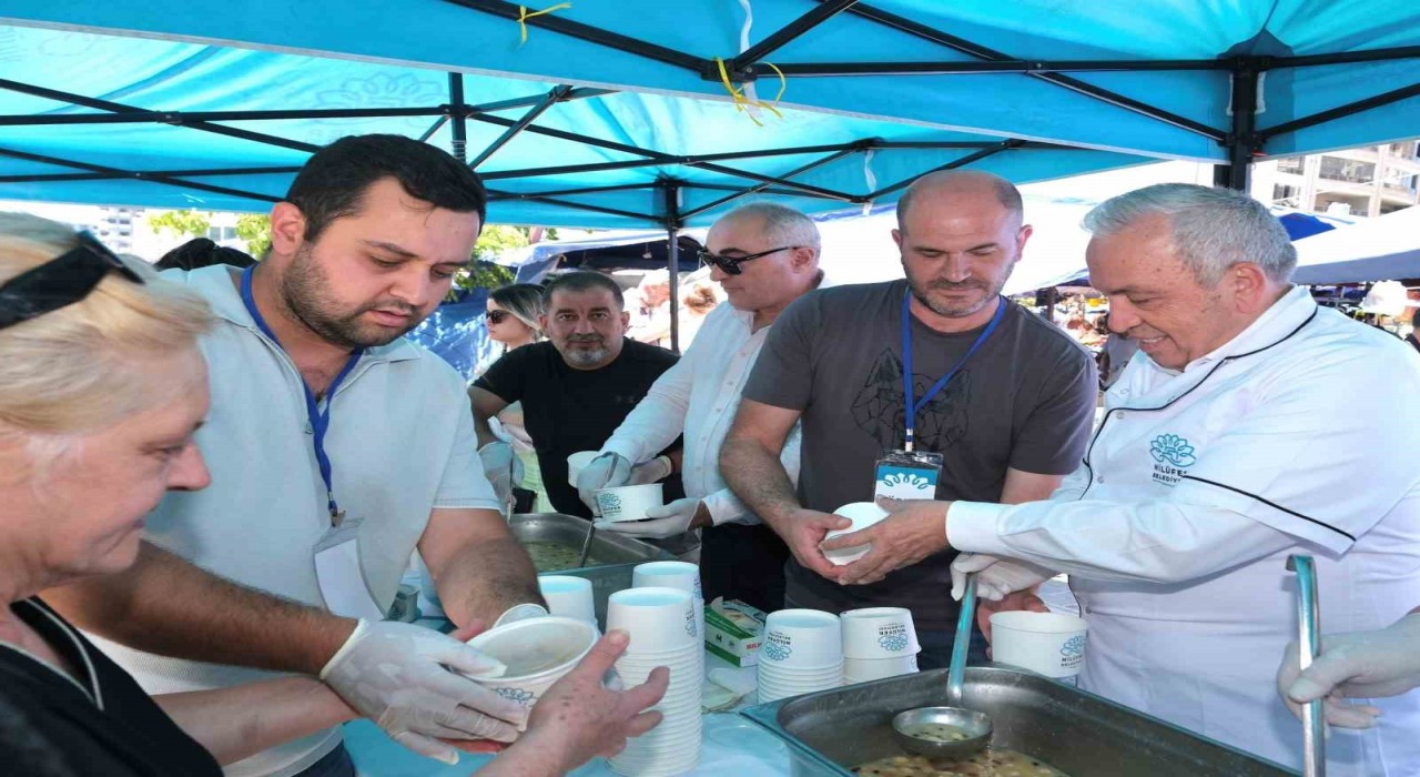 Başkan Şadi Özdemirden aşure ikramı