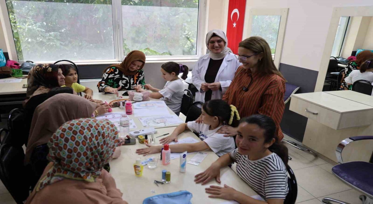 Başkan Vekili Abiş, anne-çocuk atölyelerinde miniklerin yetenekleri takip etti