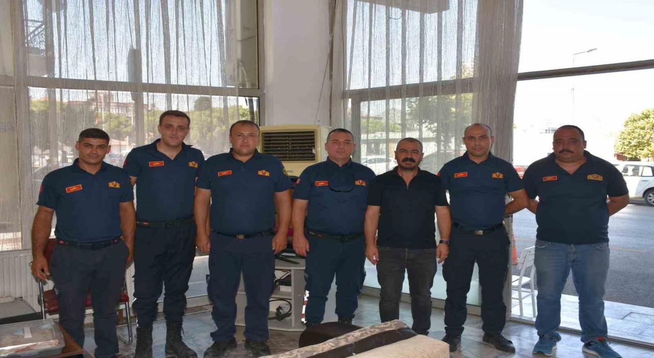 Başkan Zencirciden ateş savaşçılarına börek ikramı