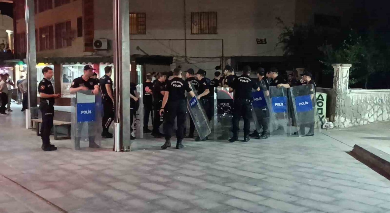 Batmanda aparmanın giriş katına sığınan firari şahıs ikna sonucu teslim oldu