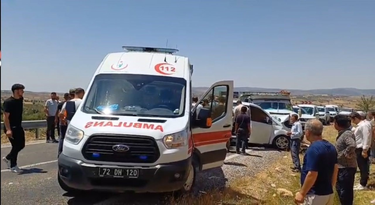 Batmanda iki aracın çarpıştığı kazada 2 kişi yaralandı