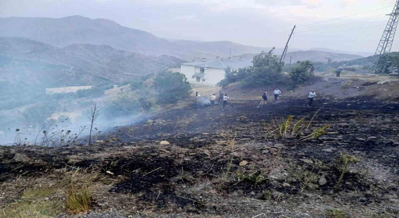 Batmanda örtü yangınını vatandaşlar söndürdü