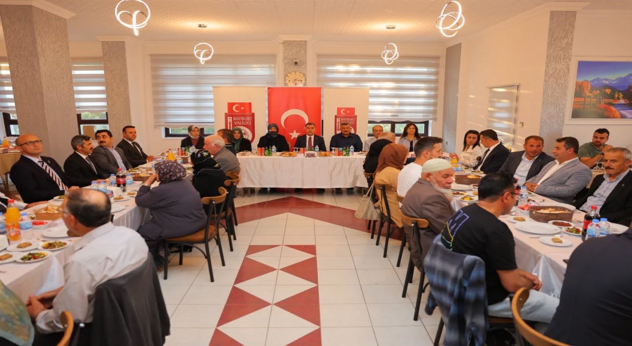 Bayburtta şehit aileleri ve gaziler onuruna yemek programı düzenlendi