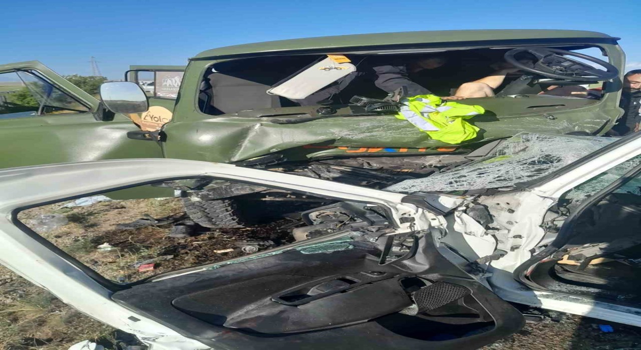 Bayburtta trafik kazası: 2 ölü, 6 yaralı