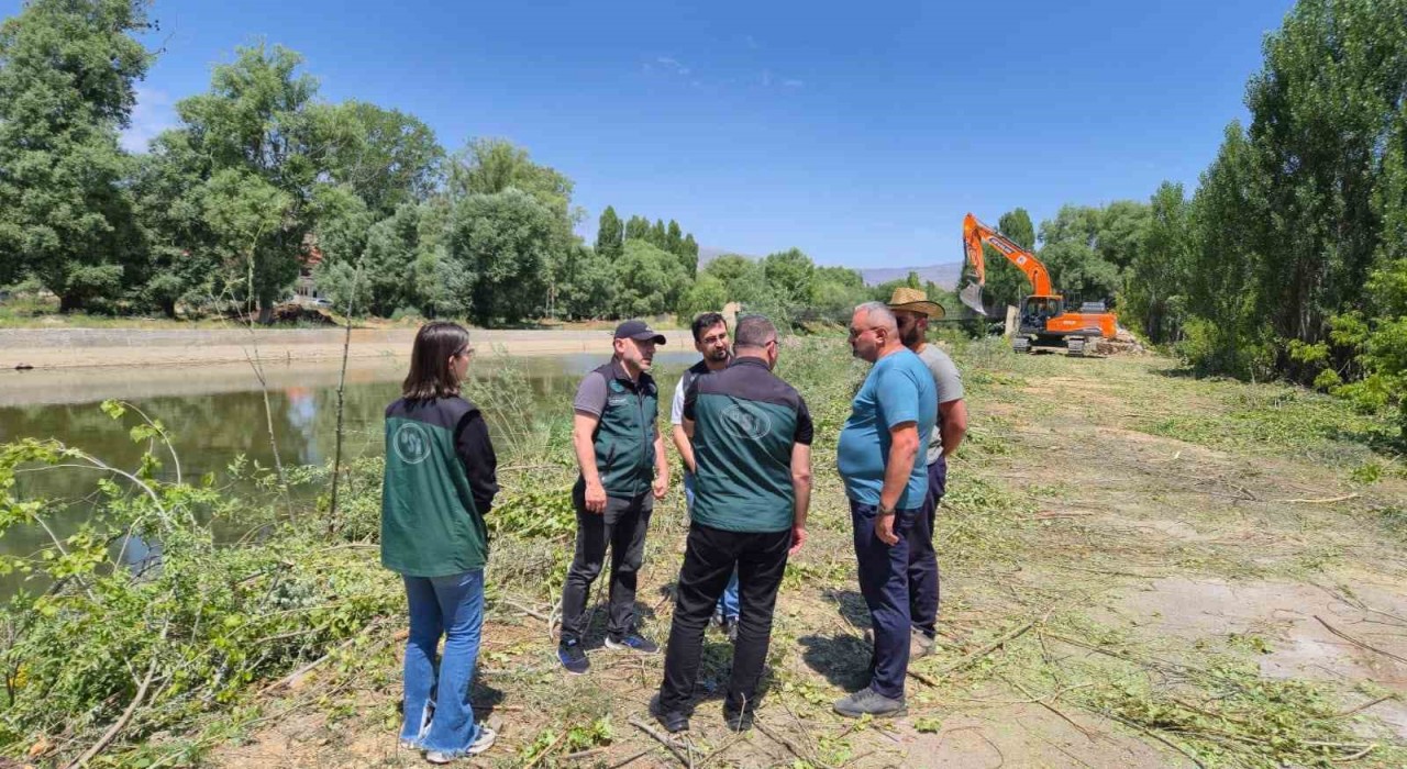 Bayburtta yapımı devam eden taşkın kontrol inşaatlarında incelemeler yapıldı