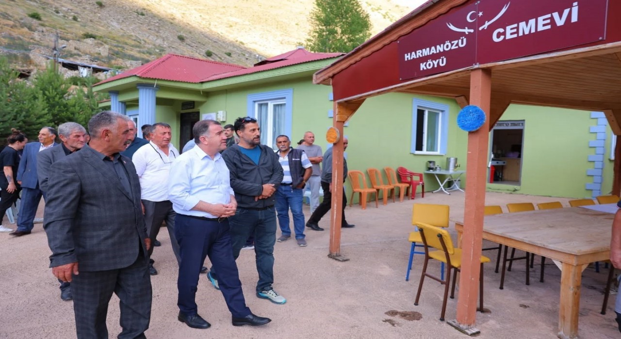 Bayburtun Harmanözü köyünde aşure programı düzenlendi