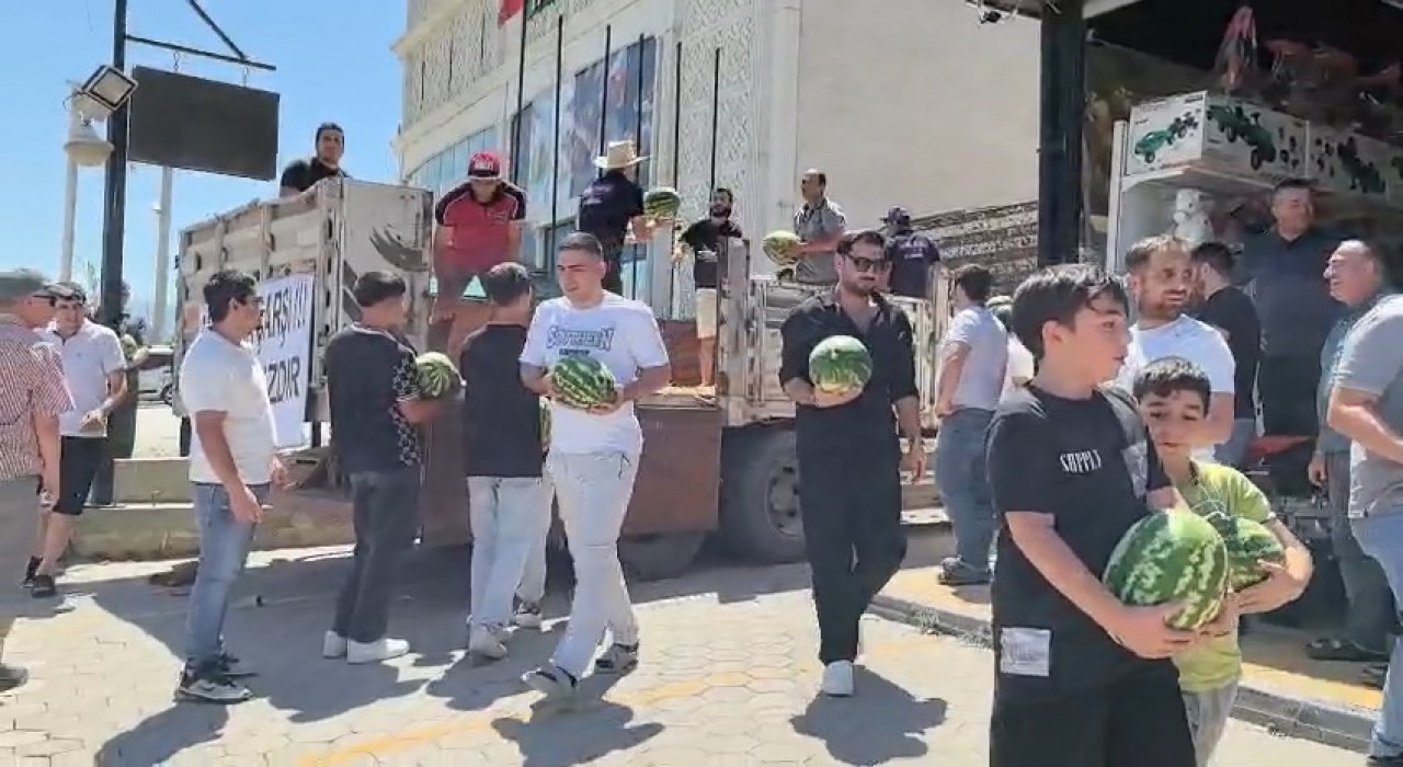 Bedava karpuzu duyan geldi